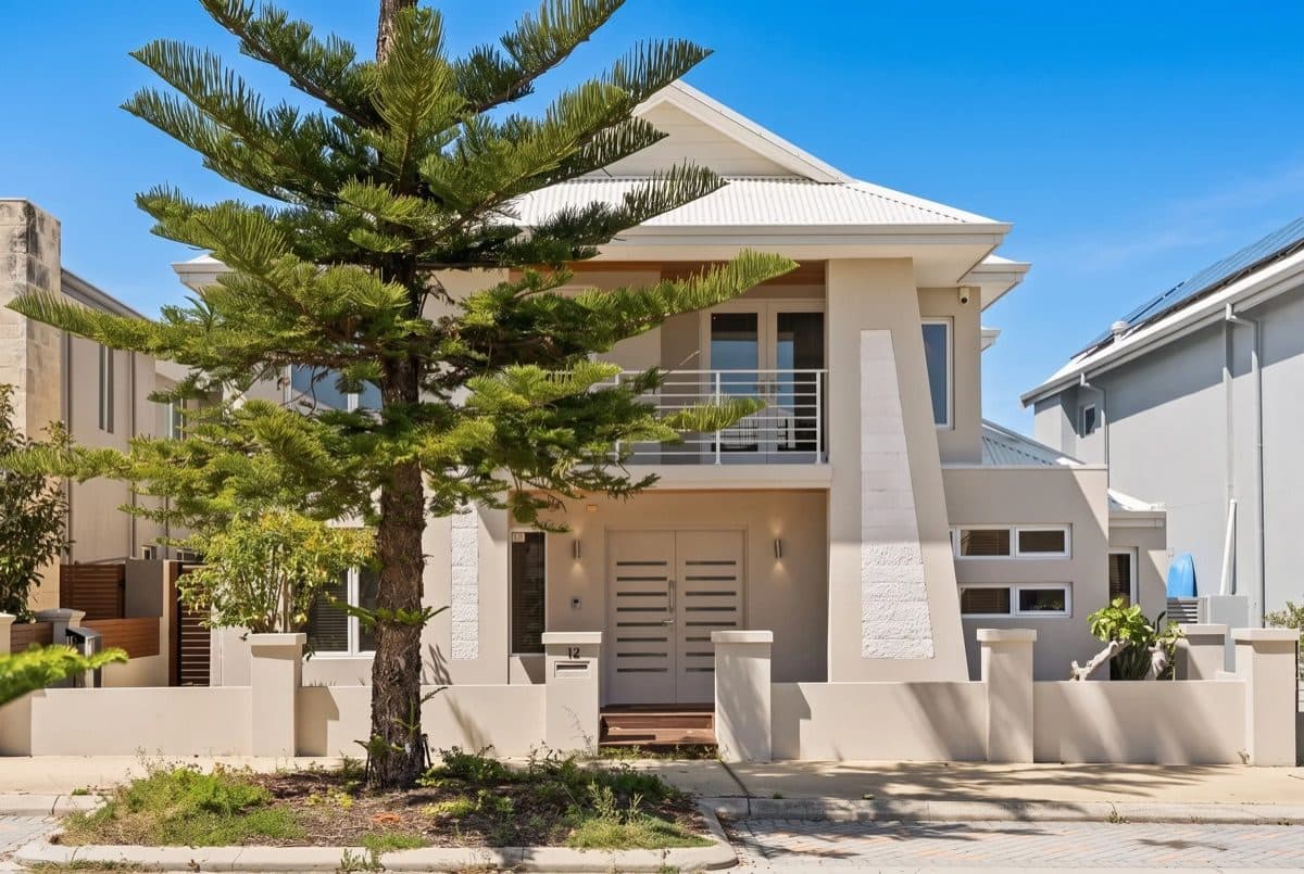 The Rise, Hillarys — photograph 3